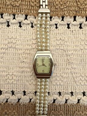 Vintage pearl triple-strand watch